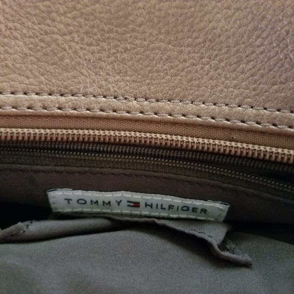 3/$20 Super cute Tommy Hilfiger bag - Picture 3 of 4